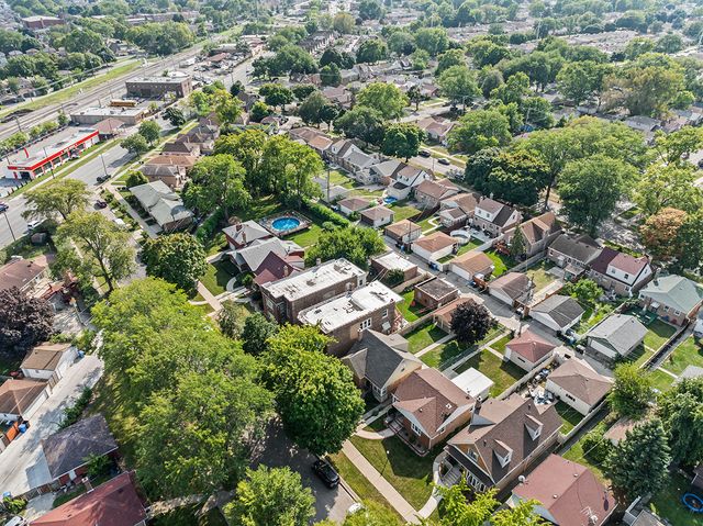 8030 S Trumbull Avenue, Chicago, IL 60652