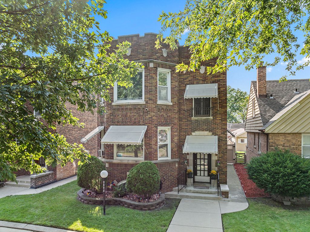 8030 S Trumbull Avenue, Chicago, IL 60652