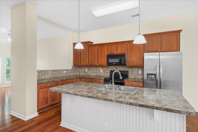 285 Gleneagles Way, Versailles, KY 40383