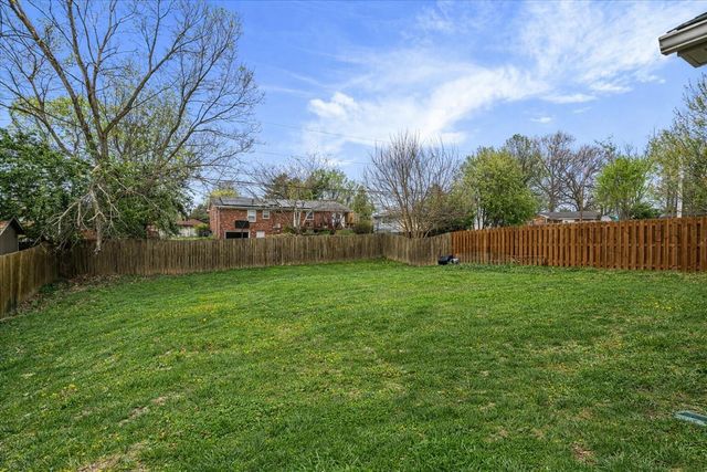 285 Gleneagles Way, Versailles, KY 40383