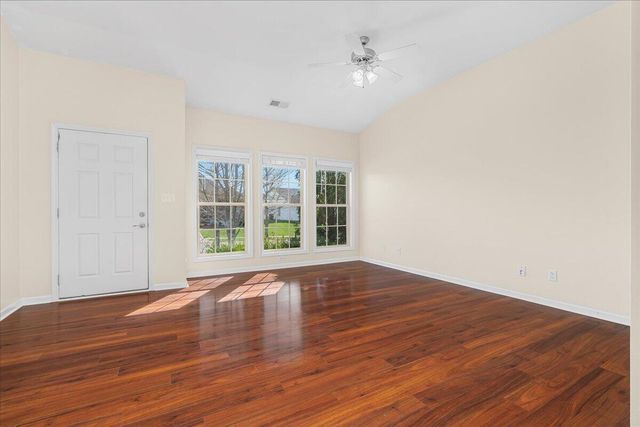 285 Gleneagles Way, Versailles, KY 40383