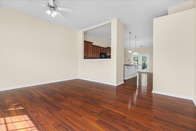 285 Gleneagles Way, Versailles, KY 40383