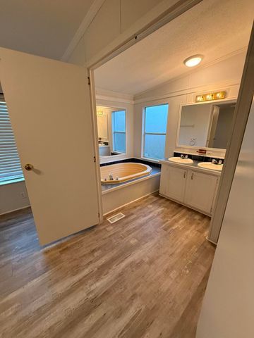 300 Ridgewood Avenue, Mary Esther, FL 32569