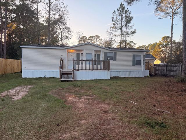 300 Ridgewood Avenue, Mary Esther, FL 32569