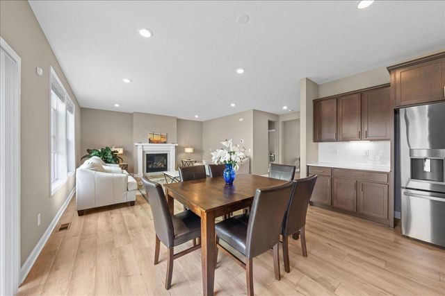 819 Spancil Hill View, Woodbury, MN 55129