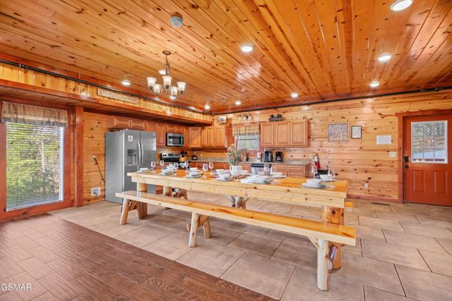 1643 Barn Door Lane, Sevierville, TN 37862