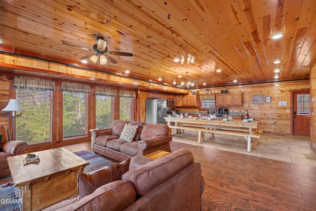 1643 Barn Door Lane, Sevierville, TN 37862