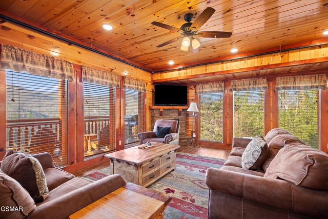 1643 Barn Door Lane, Sevierville, TN 37862