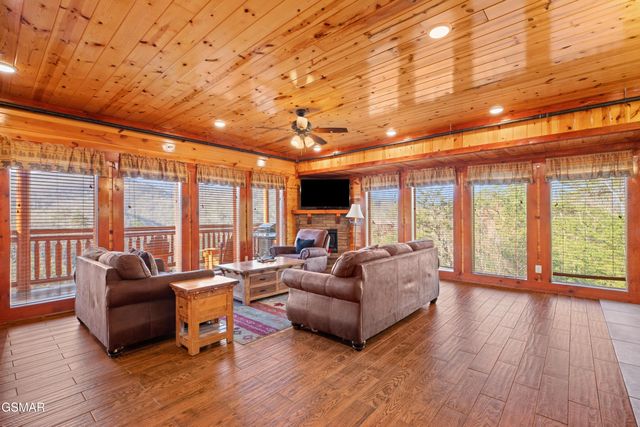 1643 Barn Door Lane, Sevierville, TN 37862