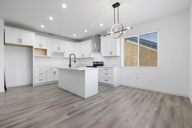 1121 Crater Ave, Modesto, CA 95351