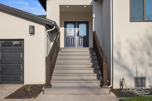 1121 Crater Ave, Modesto, CA 95351