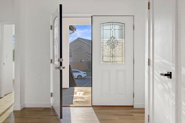 1121 Crater Ave, Modesto, CA 95351