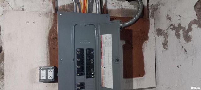 1812 PERSHING Avenue, Davenport, IA 52803