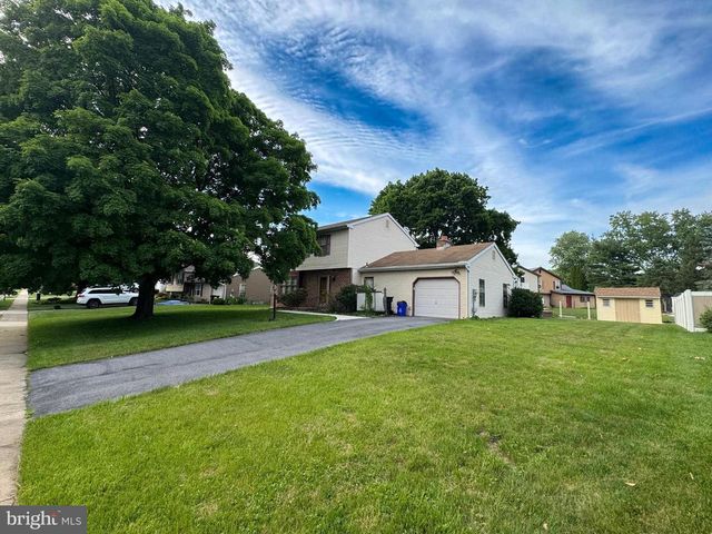 104 HARVEST LN, Reading, PA 19606
