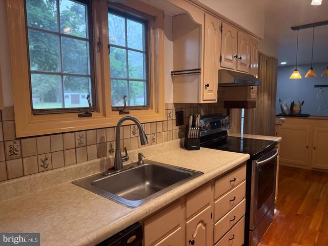 104 HARVEST LN, Reading, PA 19606