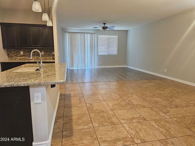 27284 N SKIPPING ROCK Road, Peoria, AZ 85383