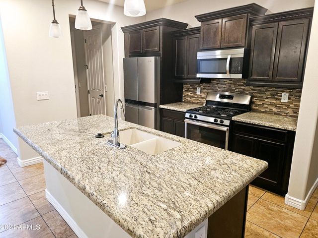 27284 N SKIPPING ROCK Road, Peoria, AZ 85383