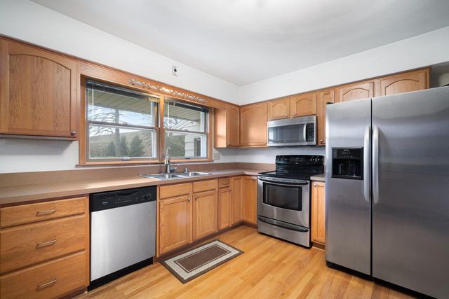 N89W13560 Bonnie LANE, Menomonee Falls, WI 53051