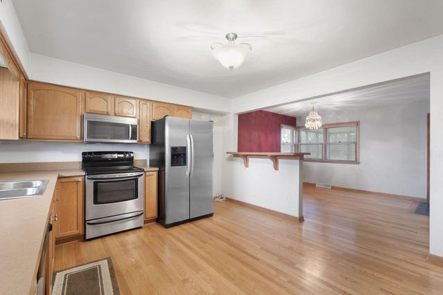 N89W13560 Bonnie LANE, Menomonee Falls, WI 53051