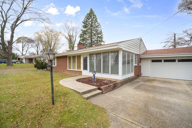 N89W13560 Bonnie LANE, Menomonee Falls, WI 53051