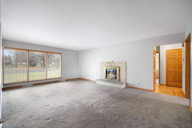 N89W13560 Bonnie LANE, Menomonee Falls, WI 53051