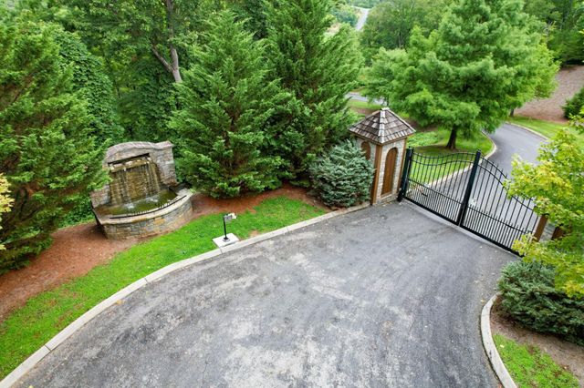 78 Stone Bridge, Dandridge, TN 37725
