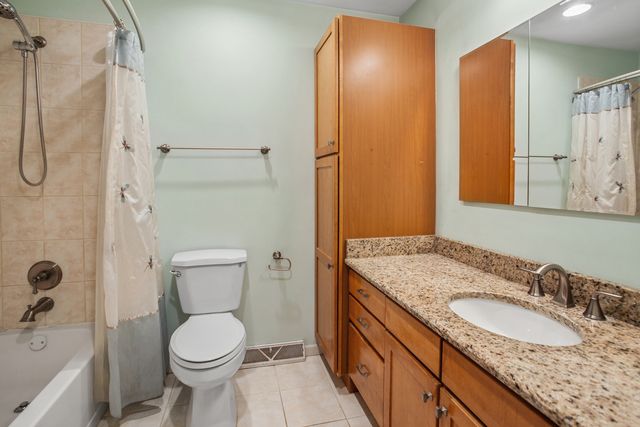 1062 E Williams Drive, Palatine, IL 60074