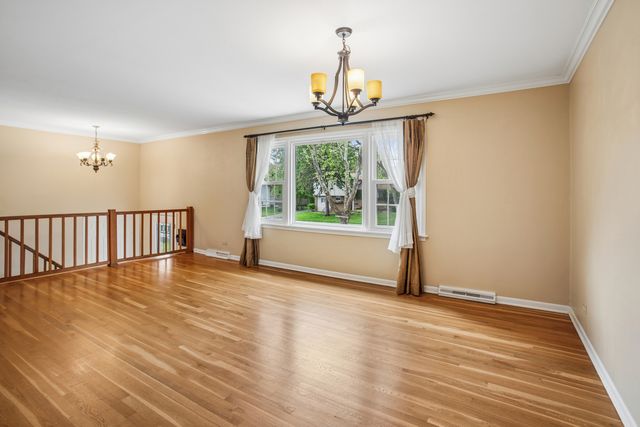 1062 E Williams Drive, Palatine, IL 60074
