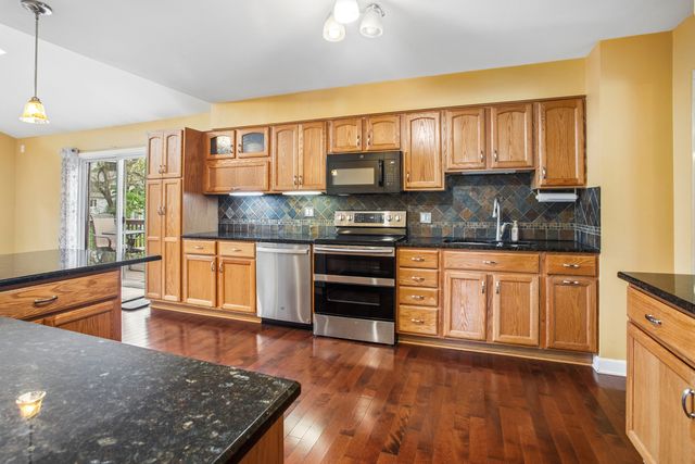1062 E Williams Drive, Palatine, IL 60074