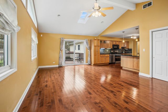 1062 E Williams Drive, Palatine, IL 60074