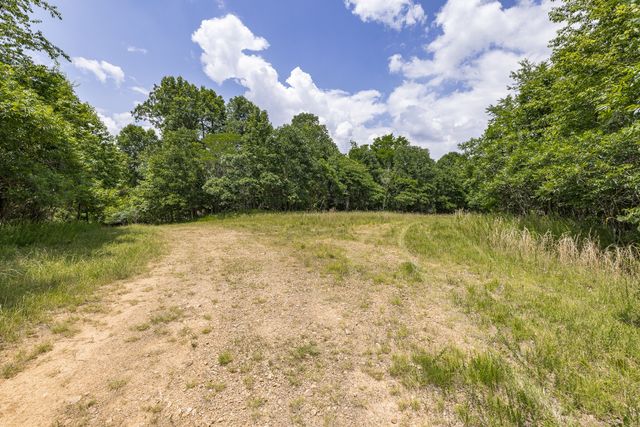 800 Warren Ln, Hurricane Mills, TN 37078