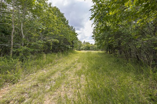 800 Warren Ln, Hurricane Mills, TN 37078