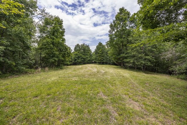 800 Warren Ln, Hurricane Mills, TN 37078