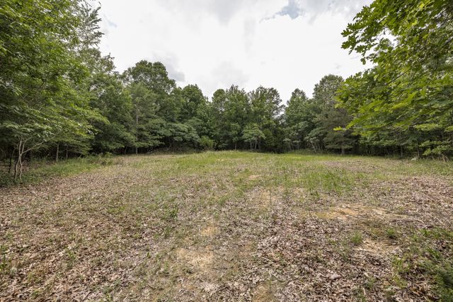 800 Warren Ln, Hurricane Mills, TN 37078