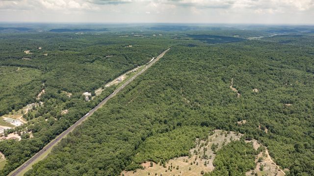 800 Warren Ln, Hurricane Mills, TN 37078