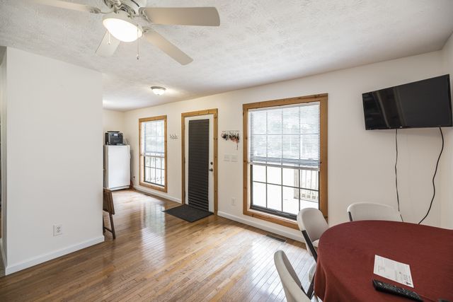 800 Warren Ln, Hurricane Mills, TN 37078