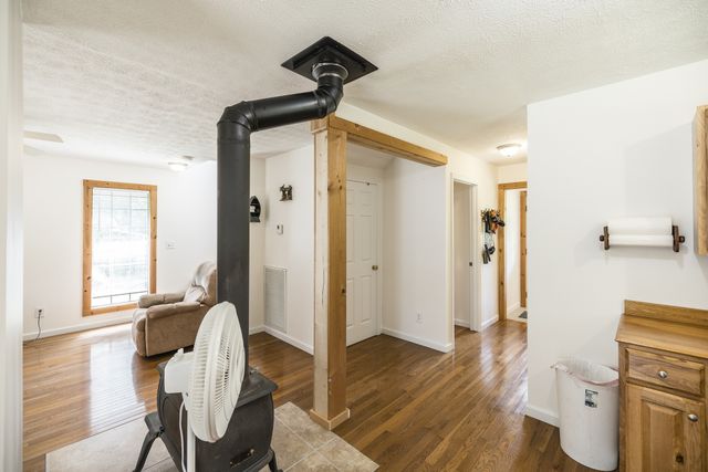 800 Warren Ln, Hurricane Mills, TN 37078