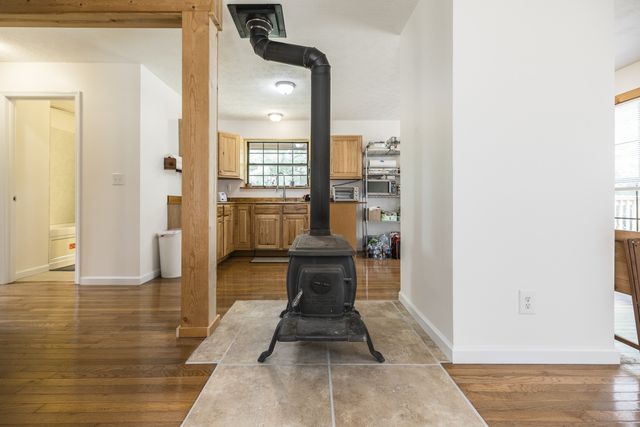 800 Warren Ln, Hurricane Mills, TN 37078