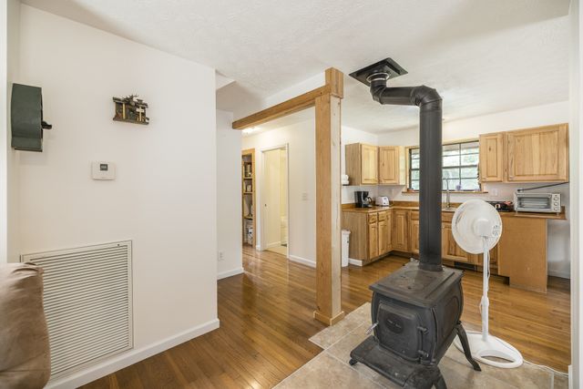 800 Warren Ln, Hurricane Mills, TN 37078