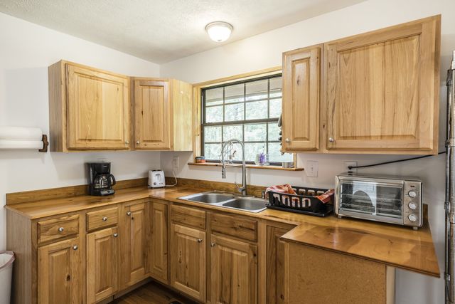 800 Warren Ln, Hurricane Mills, TN 37078