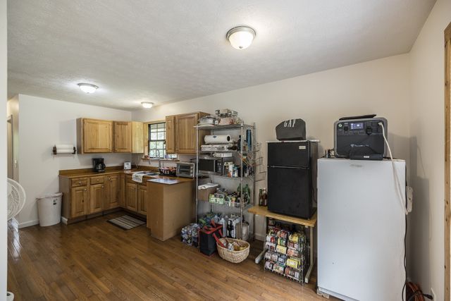 800 Warren Ln, Hurricane Mills, TN 37078