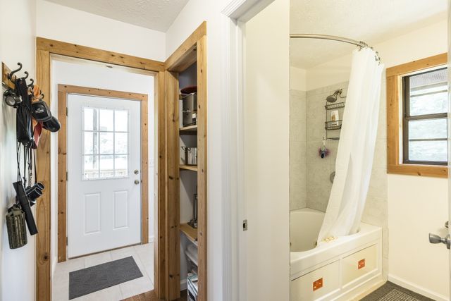 800 Warren Ln, Hurricane Mills, TN 37078