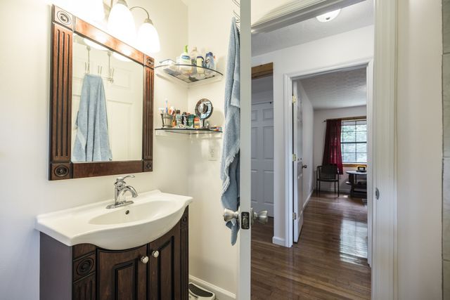 800 Warren Ln, Hurricane Mills, TN 37078