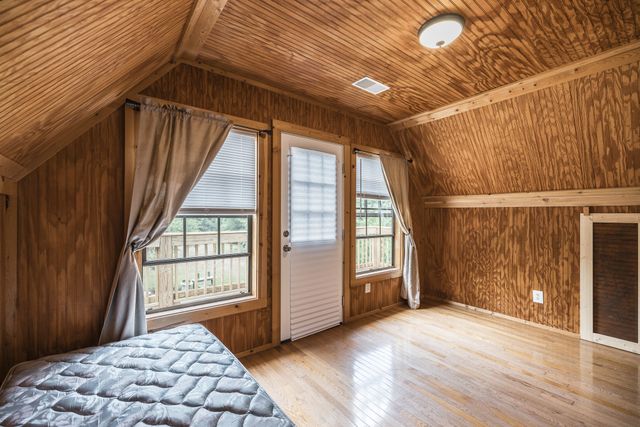 800 Warren Ln, Hurricane Mills, TN 37078