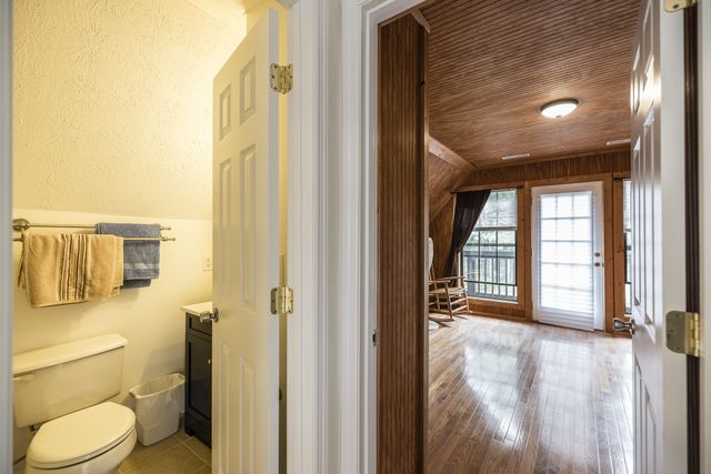 800 Warren Ln, Hurricane Mills, TN 37078