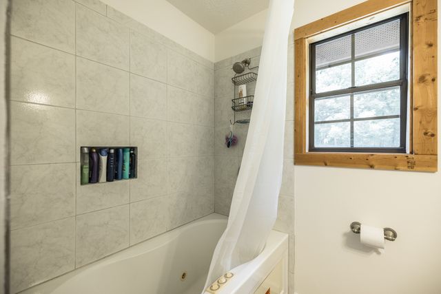 800 Warren Ln, Hurricane Mills, TN 37078