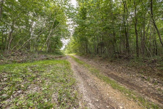 800 Warren Ln, Hurricane Mills, TN 37078