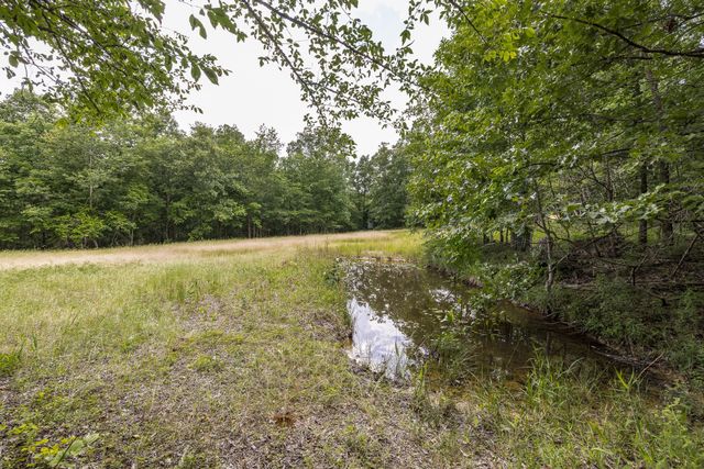 800 Warren Ln, Hurricane Mills, TN 37078