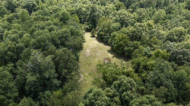 800 Warren Ln, Hurricane Mills, TN 37078