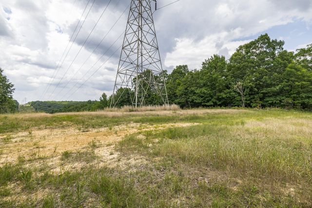 800 Warren Ln, Hurricane Mills, TN 37078